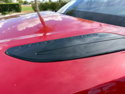 Used 2019 Land Rover Range Rover Velar R-Dynamic SE image 11