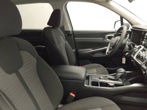 Used 2023 Kia Sorento LX image 21