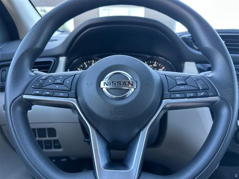 Used 2020 Nissan Rogue Sport SV image 25