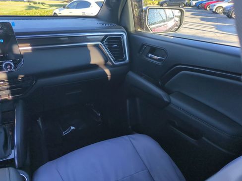 Used 2024 GMC Canyon Elevation w/ Convenience Package image 16