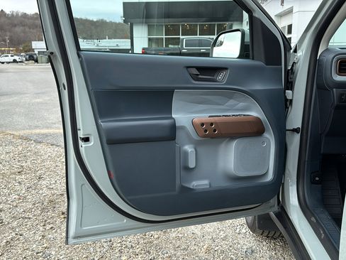 Used 2023 Ford Maverick Lariat w/ Equipment Group 500A Standard image 12