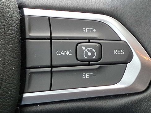 Used 2023 Jeep Compass Latitude AWD/4WD image 22