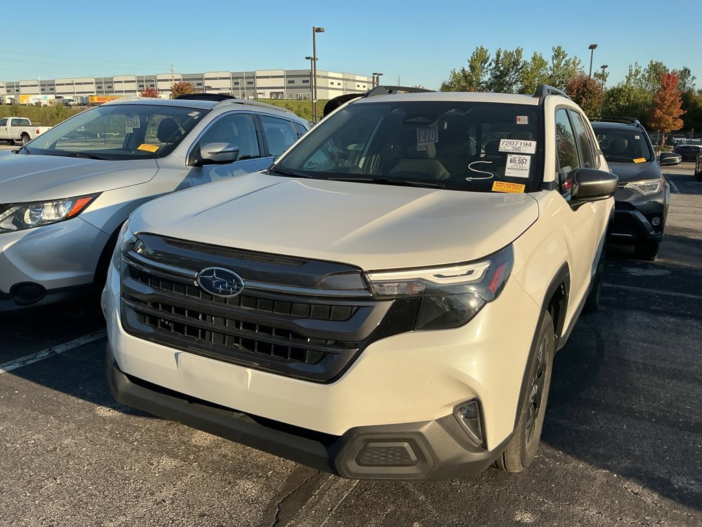 Used 2025 Subaru Forester Premium AWD/4WD image 2