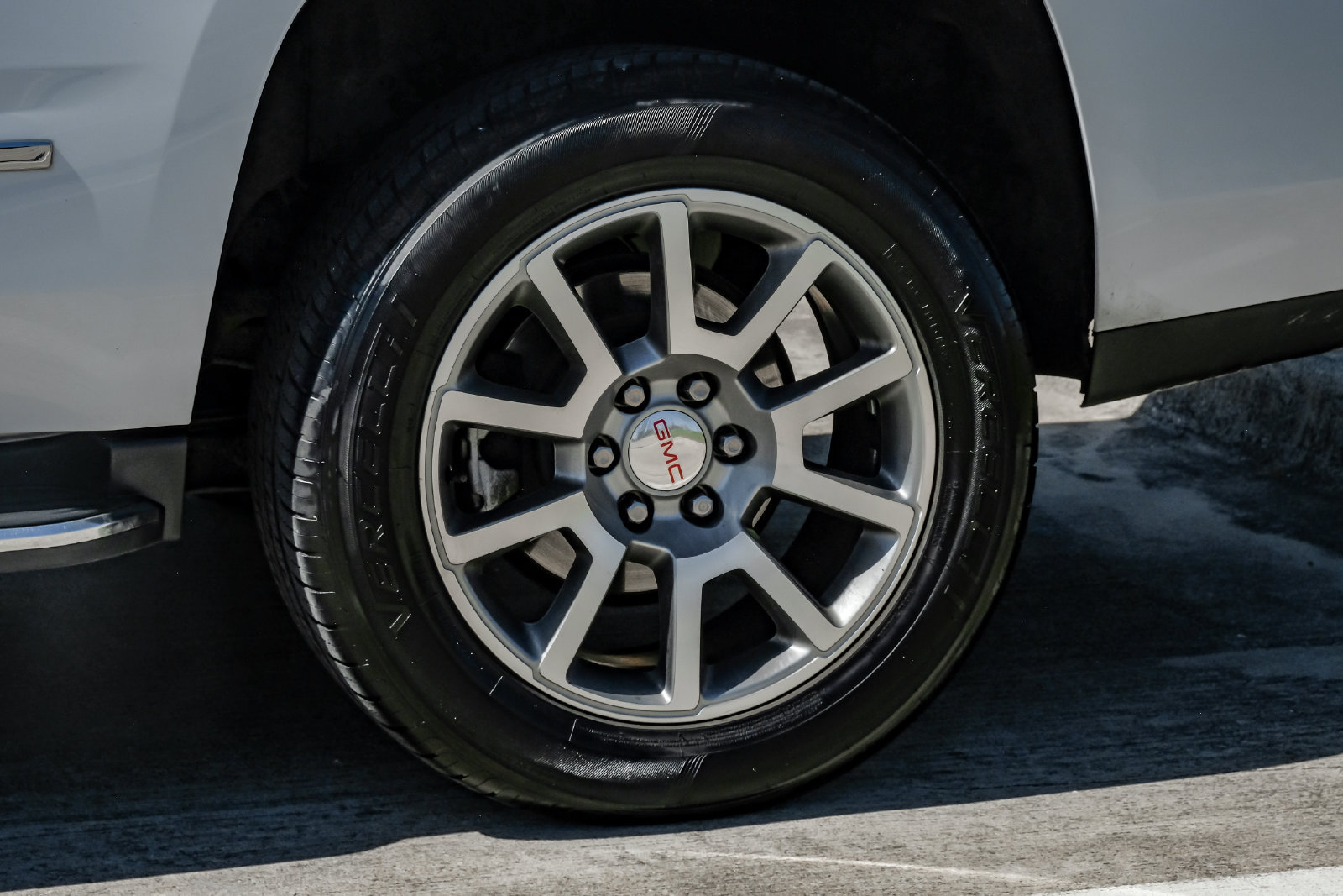 Used 2018 GMC Yukon Denali RWD image 67