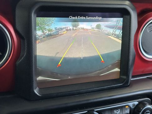 Used 2023 Jeep Wrangler Unlimited Rubicon AWD/4WD image 21
