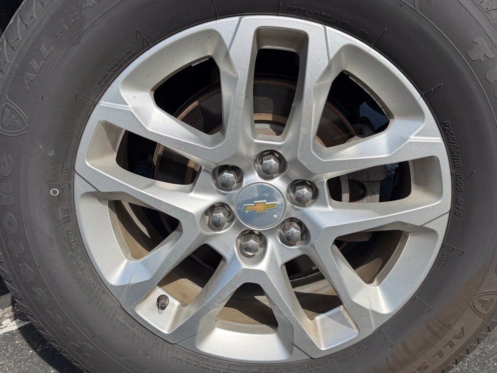 Used 2021 Chevrolet Traverse LT FWD image 25