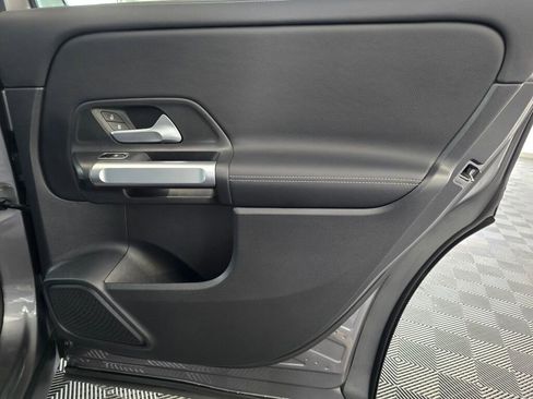 Used 2023 Mercedes-Benz GLB 250 4MATIC image 40