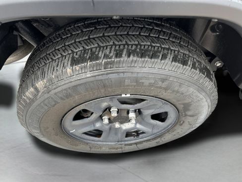 Used 2020 Jeep Wrangler Sport image 9