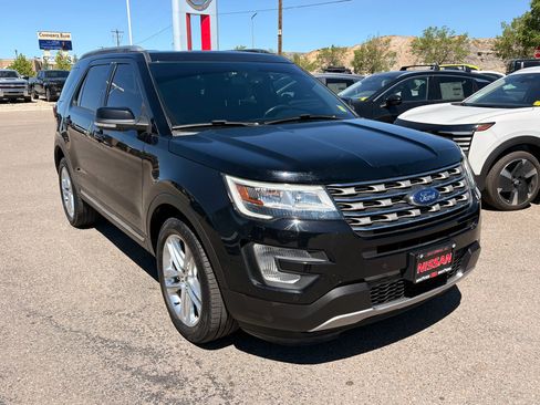 Used 2017 Ford Explorer XLT w/ Equipment Group 202A AWD/4WD image 7