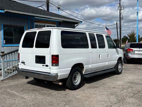 Used 2011 Ford E-150 and Econoline 150 image 6