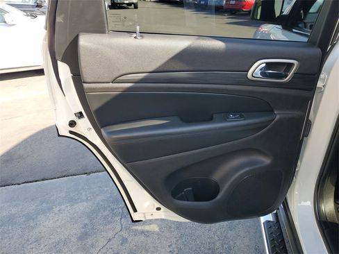 Used 2021 Jeep Grand Cherokee Laredo w/ Security & Convenience Group image 15