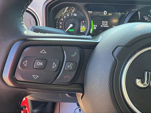 Used 2025 Jeep Wrangler Willys image 26