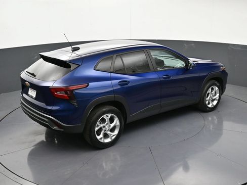 Used 2024 Chevrolet Trax LS w/ LS Convenience Package FWD image 20