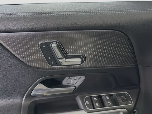 Used 2023 Mercedes-Benz GLB 250 image 22