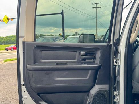 Used 2018 RAM 3500 Tradesman w/ Chrome Appearance Group AWD/4WD image 16