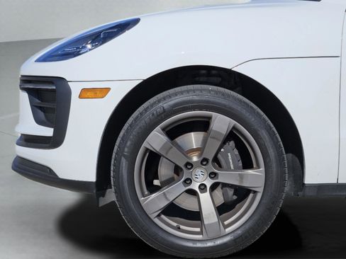 Certified 2023 Porsche Macan Turbo image 13