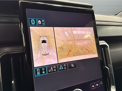 Used 2025 GMC Acadia Elevation image 17