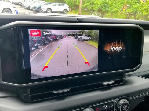 Used 2025 Jeep Wrangler Unlimited Sahara w/ Safety Group AWD/4WD image 24