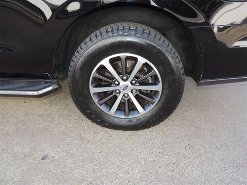 Used 2021 Ford Expedition XLT image 11