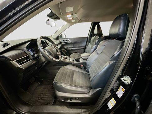 Used 2024 Mitsubishi Outlander SE AWD/4WD image 13