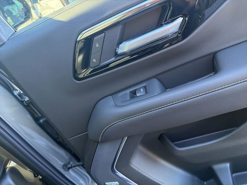 New 2026 Chevrolet Suburban Premier image 42