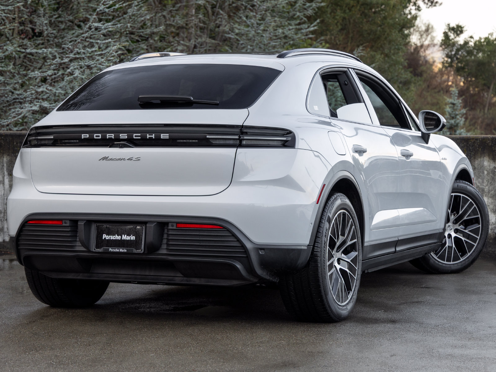 Certified 2025 Porsche Macan 4S Electric AWD/4WD image 11