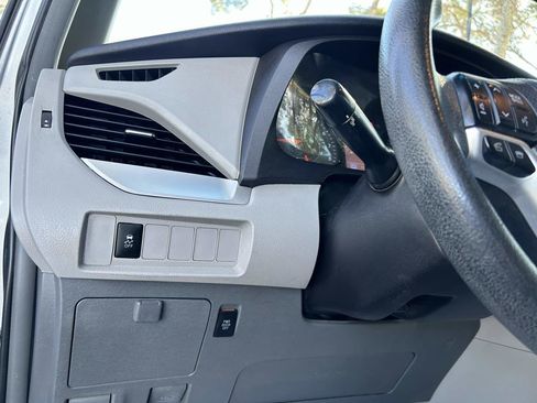 Used 2015 Toyota Sienna LE image 10