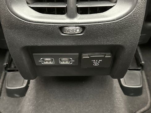 Used 2022 Jeep Cherokee Limited AWD/4WD image 19