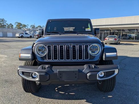 New 2026 Jeep Wrangler Unlimited Sahara AWD/4WD image 11