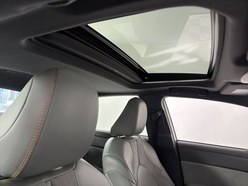 Used 2019 Toyota Avalon XSE image 32