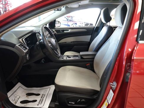 Used 2020 Ford Fusion SE w/ Equipment Group 151A image 26