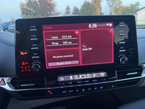 Used 2023 Toyota Sienna XLE image 40