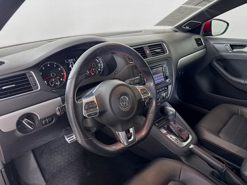 Used 2014 Volkswagen Jetta GLI FWD image 9