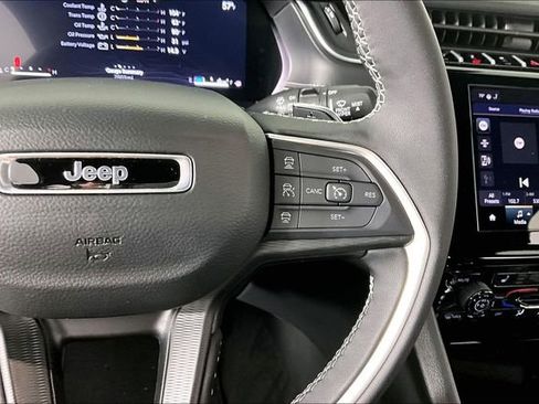 Used 2025 Jeep Grand Cherokee image 12