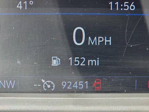 Used 2021 Chevrolet Suburban LT image 17