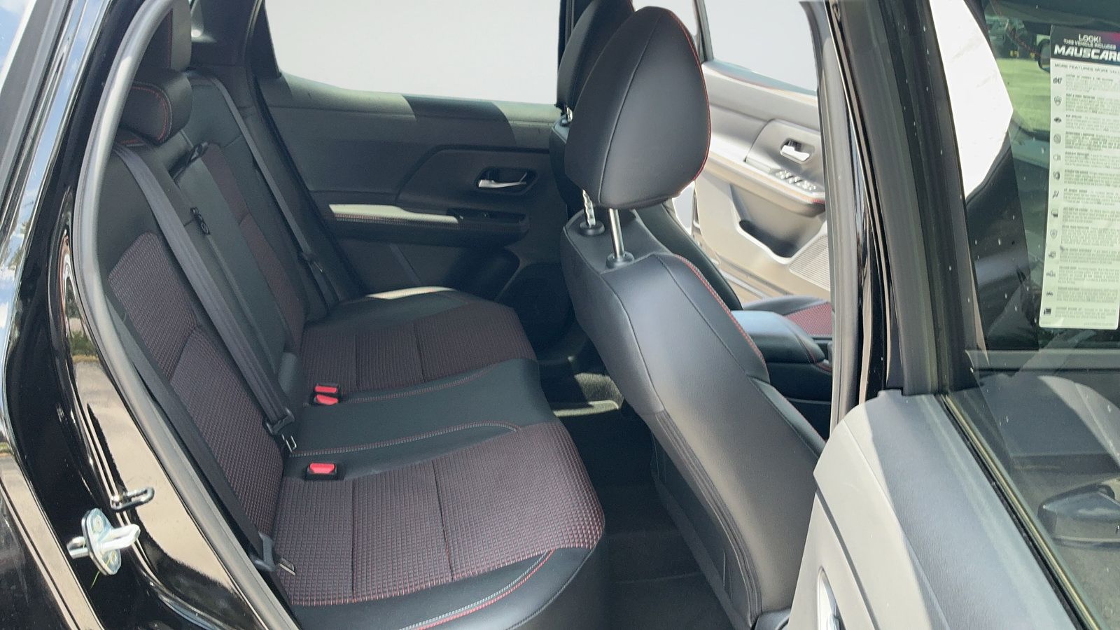 Certified 2025 Nissan Kicks SR FWD image 34