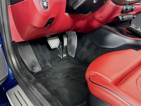 Used 2020 Ferrari Portofino image 19