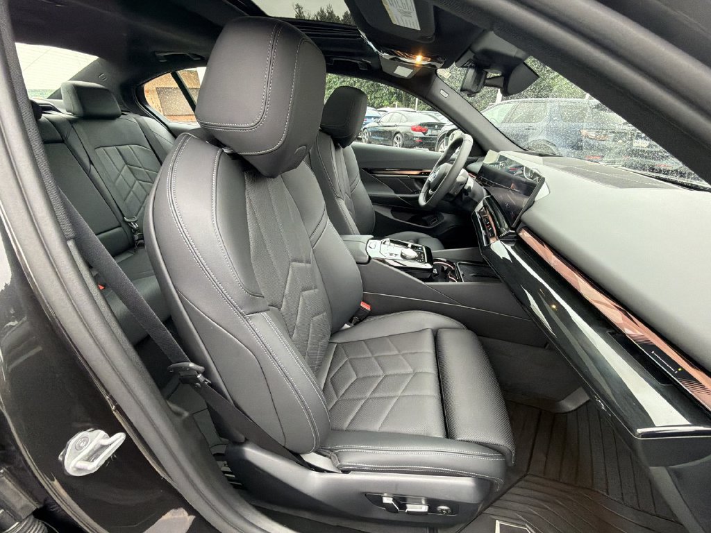 Used 2026 BMW i5 eDrive40 w/ Premium Package AWD/4WD image 22