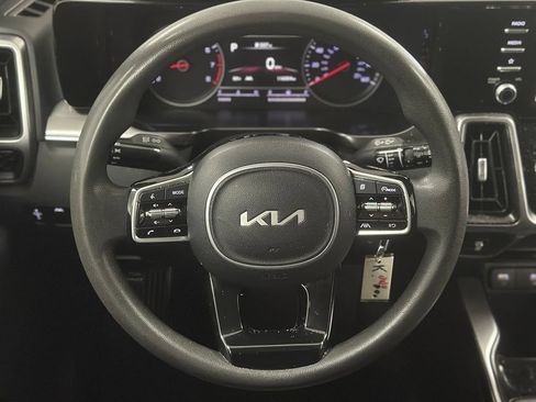 Used 2023 Kia Sorento LX FWD image 3