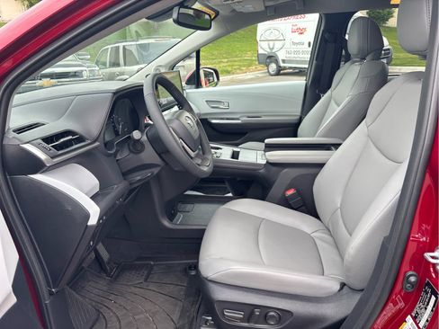 Certified 2026 Toyota Sienna XLE AWD/4WD image 9