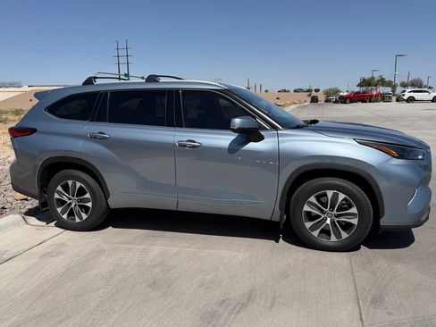 Used 2022 Toyota Highlander XLE FWD image 5