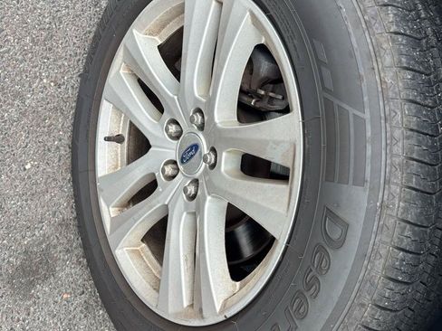 Used 2018 Ford Explorer XLT w/ Equipment Group 202A AWD/4WD image 18