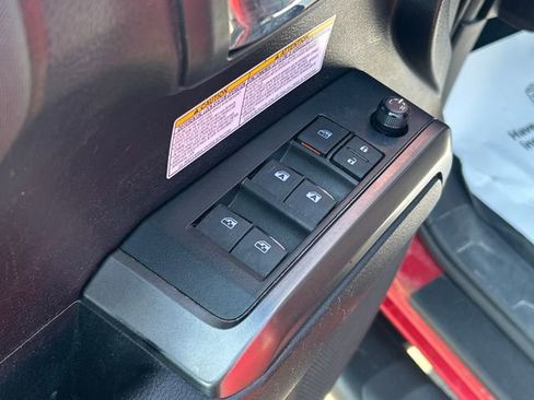 Used 2019 Toyota Tacoma TRD Off-Road AWD/4WD image 13