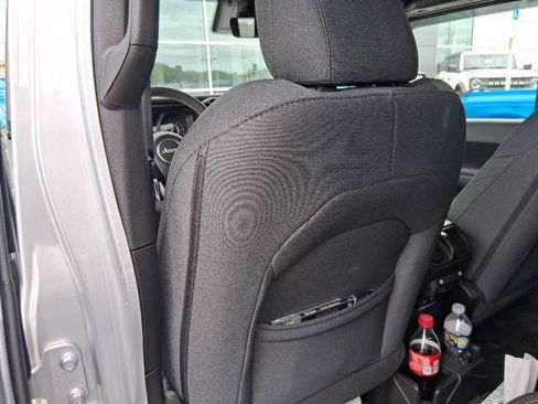 Used 2024 Jeep Gladiator Sport image 16