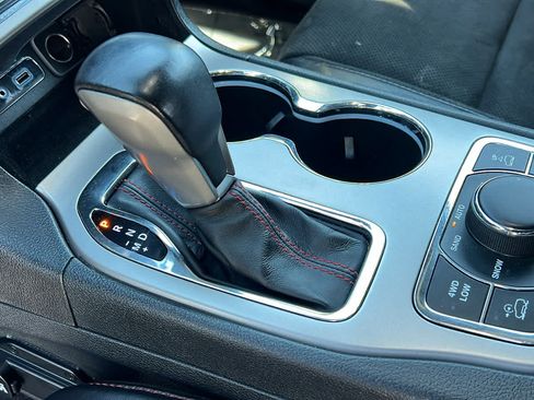 Used 2019 Jeep Grand Cherokee Trailhawk AWD/4WD image 13