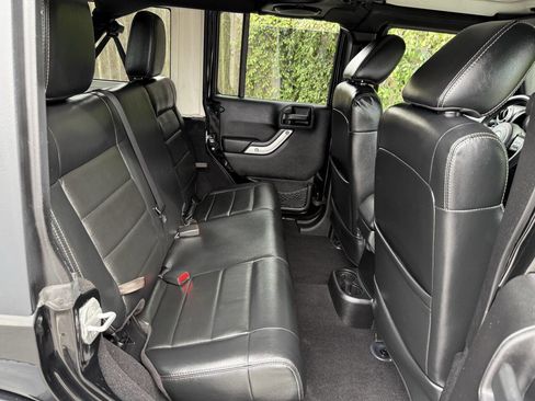 Used 2012 Jeep Wrangler Unlimited Sahara w/ Connectivity Group AWD/4WD image 20