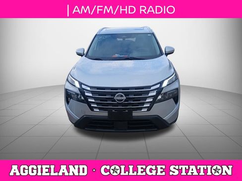 Used 2024 Nissan Rogue SV w/ SV Premium Package FWD image 5