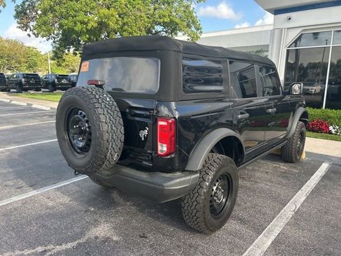 Used 2022 Ford Bronco Black Diamond image 10