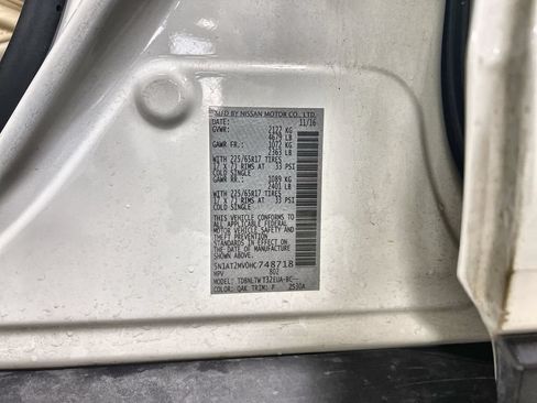 Used 2017 Nissan Rogue SV AWD/4WD image 40