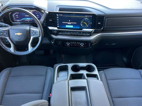 Used 2022 Chevrolet Silverado 1500 LT AWD/4WD image 13